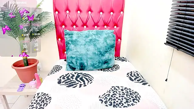 Strawberry Lips online show from October 15, 2025, 4:23 am