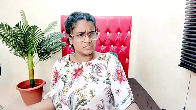 Strawberry Lips online show from November 10, 2025, 4:22 am