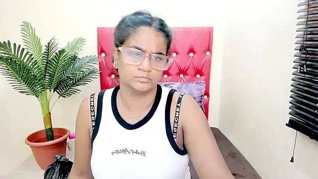 Strawberry Lips online show from November 11, 2025, 4:45 am