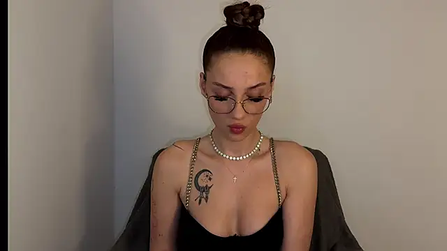 ScarlettSmithX online show from April 7, 2026, 3:40 am