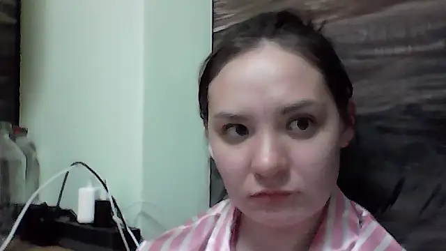 Snapshot of KatrinxCute chatting on October 4, 2025, 8:07 pm KatrinxCute online show from October 4, 2025, 8:07 pm