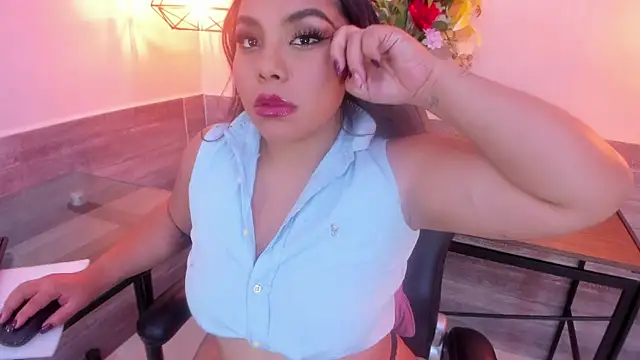 Snapshot of MiaMoxxy chatting on November 1, 2025, 11:45 am MiaMoxxy online show from November 1, 2025, 11:45 am