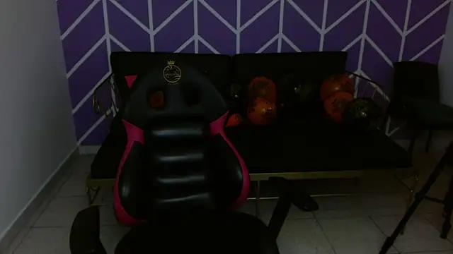 Adhara Kitten online show from November 20, 2025, 1:33 pm