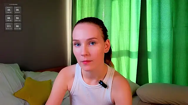 Snapshot of QueenieHathaway chatting on September 23, 2025, 1:19 am QueenieHathaway online show from September 23, 2025, 1:19 am