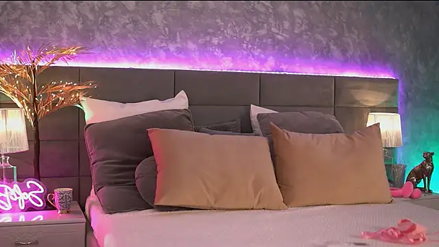 SofiBabe online show from November 4, 2025, 6:01 am