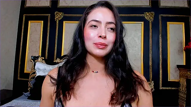 AlaskaAmato online show from November 26, 2025, 7:37 pm