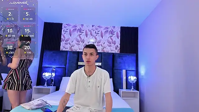 NickandAbby  online show from September 17, 2025, 11:34 am