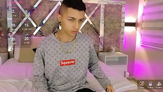 NickandAbby  online show from November 4, 2025, 12:04 pm