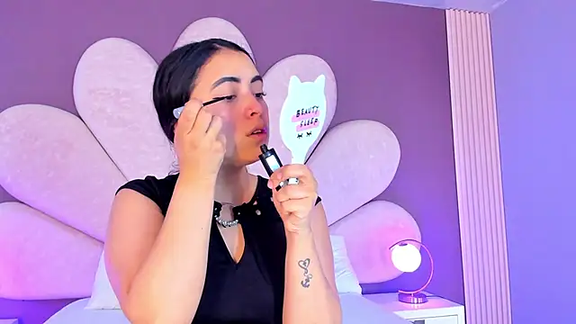 NickandAbby  online show from April 5, 2026, 11:40 am