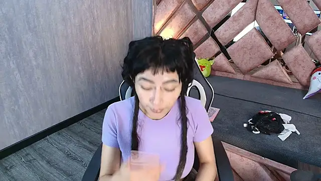 Snapshot of Babyyrasta666 chatting on October 17, 2025, 4:26 am Babyyrasta666 online show from October 17, 2025, 4:26 am