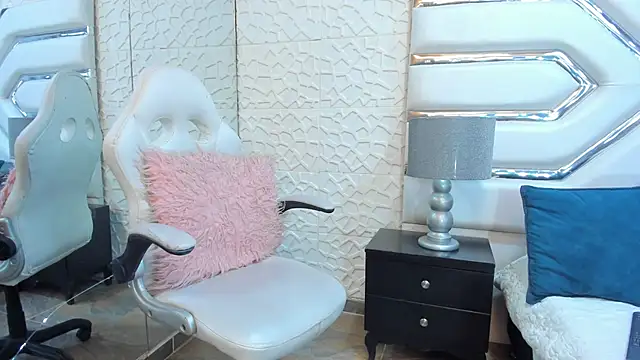 TatiLee online show from October 18, 2025, 1:45 pm