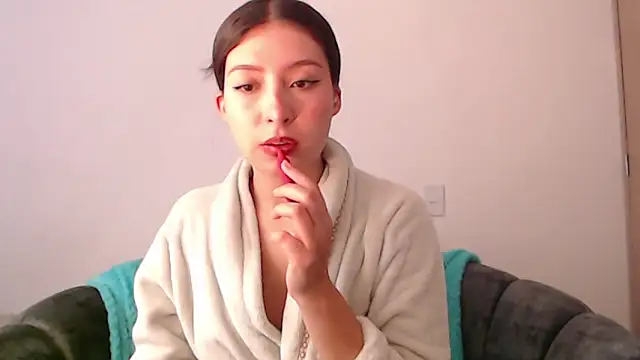 -Ivonny online show from September 28, 2025, 8:25 pm