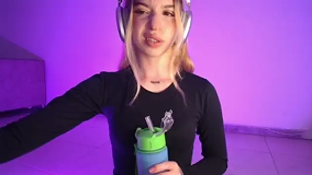 Alina Lee t online show from November 13, 2025, 1:59 am