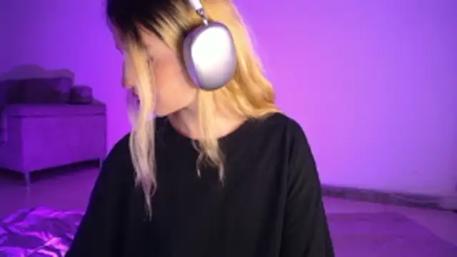 Alina Lee t online show from November 15, 2025, 3:37 am