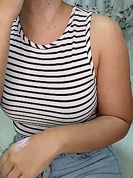 CataRicci online show from October 18, 2025, 12:06 pm