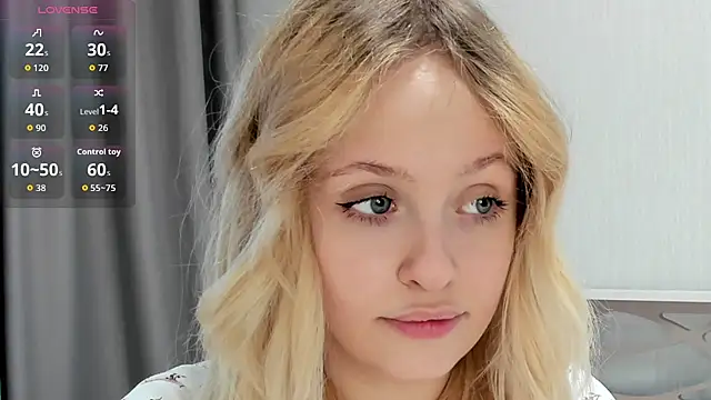 Snapshot of Julliakoill chatting on October 11, 2025, 7:51 am Julliakoill online show from October 11, 2025, 7:51 am