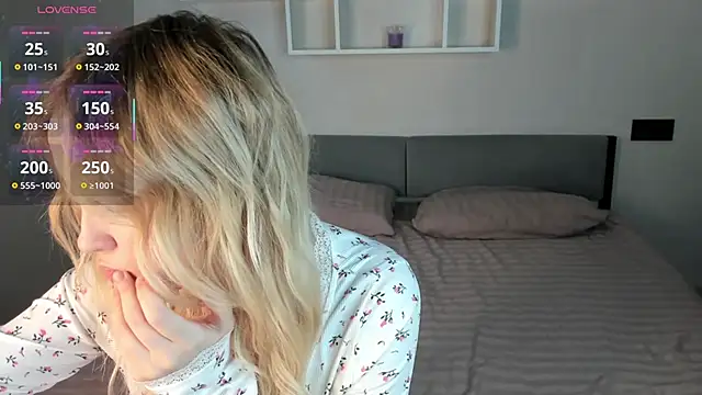 Snapshot of Julliakoill chatting on October 25, 2025, 8:00 am Julliakoill online show from October 25, 2025, 8:00 am