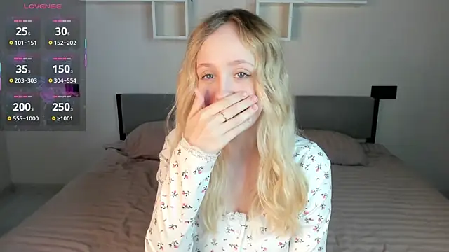 Snapshot of Julliakoill chatting on October 27, 2025, 6:50 am Julliakoill online show from October 27, 2025, 6:50 am