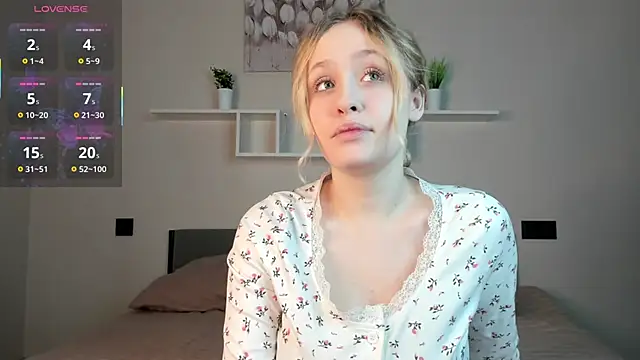 Snapshot of Julliakoill chatting on October 30, 2025, 4:47 am Julliakoill online show from October 30, 2025, 4:47 am