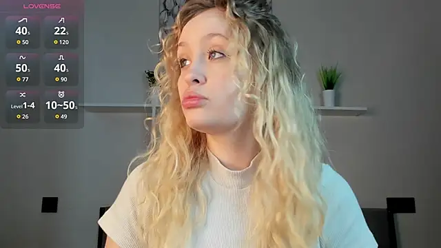 Snapshot of Julliakoill chatting on November 6, 2025, 8:59 am Julliakoill online show from November 6, 2025, 8:59 am