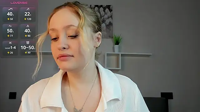 Snapshot of Julliakoill chatting on November 20, 2025, 8:25 am Julliakoill online show from November 20, 2025, 8:25 am