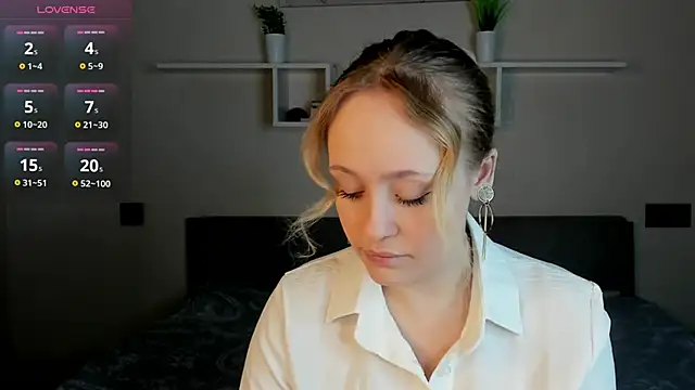 Snapshot of Julliakoill chatting on November 29, 2025, 7:33 am Julliakoill online show from November 29, 2025, 7:33 am