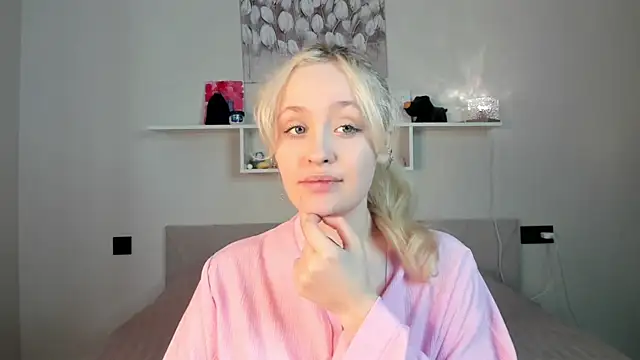 Snapshot of Julliakoill chatting on February 6, 2026, 10:07 am Julliakoill online show from February 6, 2026, 10:07 am