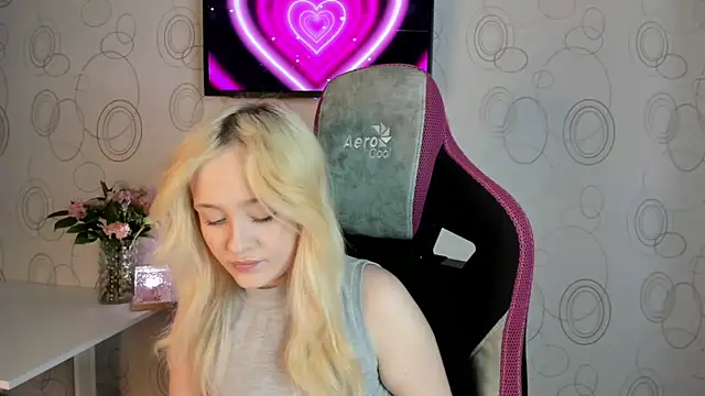 Snapshot of Julliakoill chatting on February 12, 2026, 10:32 am Julliakoill online show from February 12, 2026, 10:32 am