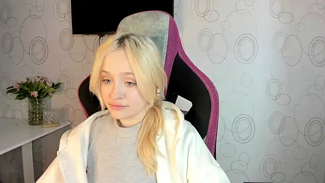 Snapshot of Julliakoill chatting on February 15, 2026, 10:36 am Julliakoill online show from February 15, 2026, 10:36 am