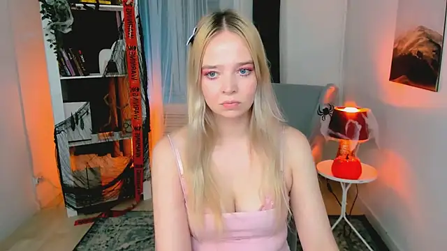 BellaMontgomery online show from October 28, 2025, 10:56 pm