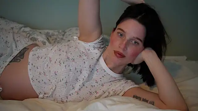 ellaa91 online show from April 3, 2026, 4:49 pm