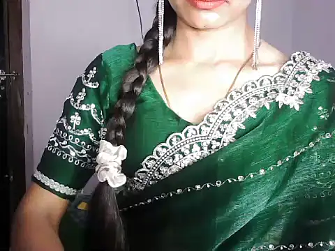 ROSE GOLDE online show from February 5, 2026, 2:43 pm