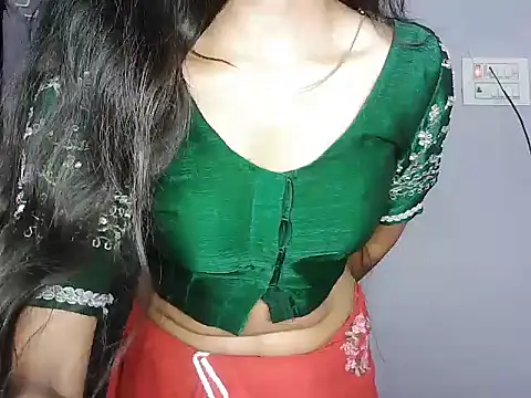 ROSE GOLDE online show from February 11, 2026, 6:35 pm