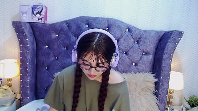 Snapshot of RavenLove_ chatting on October 25, 2025, 8:58 pm RavenLove online show from October 25, 2025, 8:58 pm