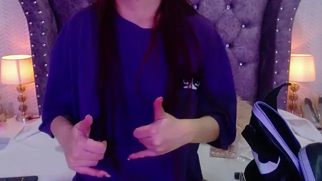 Snapshot of RavenLove_ chatting on November 6, 2025, 7:26 pm RavenLove online show from November 6, 2025, 7:26 pm