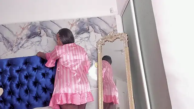 TANISHA HILL online show from December 20, 2025, 12:18 am