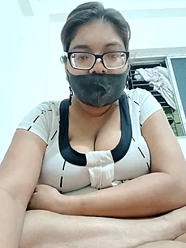 Elie couple143 online show from November 6, 2025, 6:20 pm