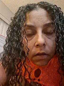 Snapshot of sweetnjuicyyy chatting on September 30, 2025, 4:39 am sweetnjuicyyy online show from September 30, 2025, 4:39 am