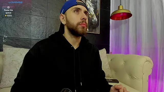 Maximo Wolff online show from November 9, 2025, 9:24 pm