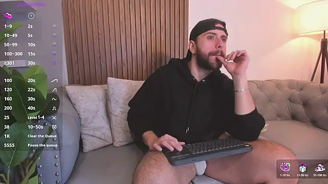 Maximo Wolff online show from April 12, 2026, 9:03 am