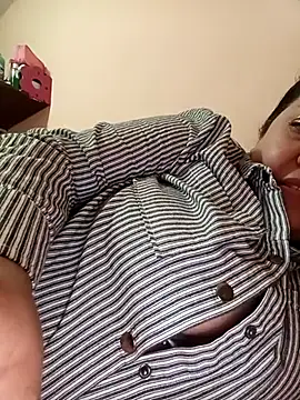 Caroomoom27 online show from November 26, 2025, 3:18 am