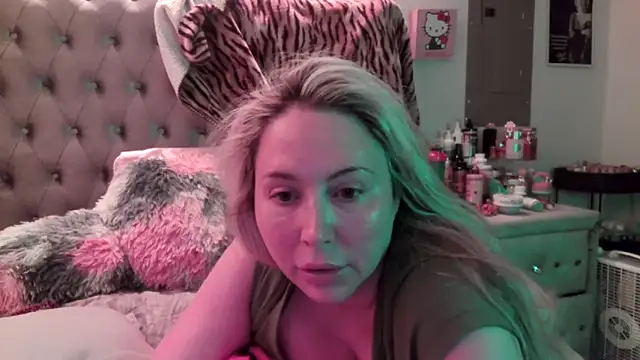 Snapshot of BigBoobsBlair chatting on October 4, 2025, 7:01 pm BigBoobsBlair online show from October 4, 2025, 7:01 pm