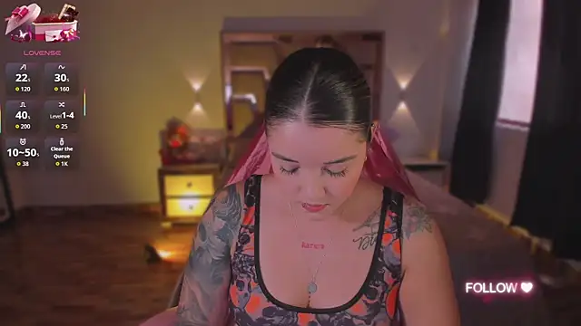 lunaarose online show from October 30, 2025, 3:35 pm