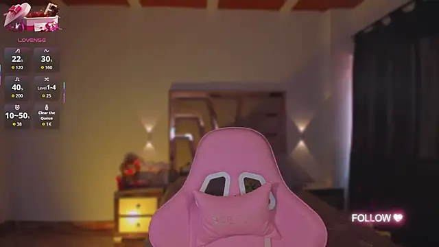 lunaarose online show from November 4, 2025, 4:28 pm