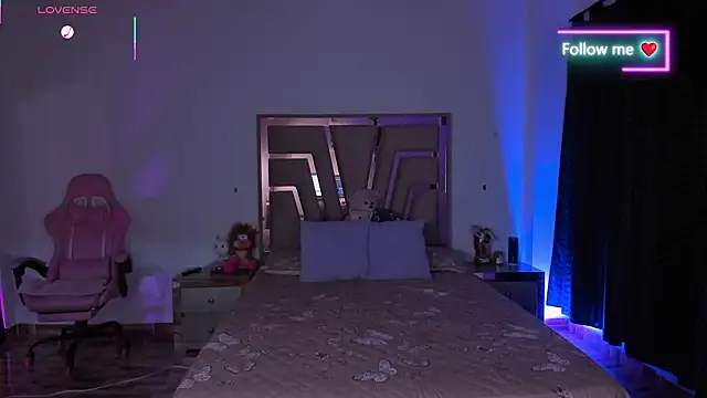 lunaarose online show from March 11, 2026, 2:39 am