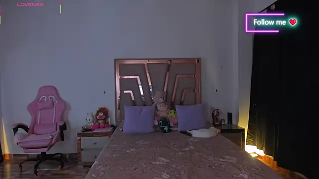 lunaarose online show from March 27, 2026, 3:45 am