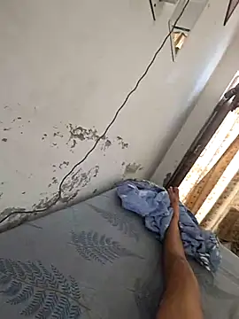 desir3dlund online show from September 28, 2025, 7:47 am