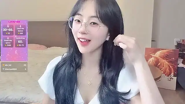 nini a online show from April 10, 2026, 11:48 am