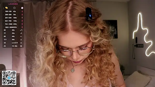 BeatrixCharton online show from October 8, 2025, 7:00 pm