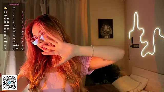 BeatrixCharton online show from October 18, 2025, 6:08 pm